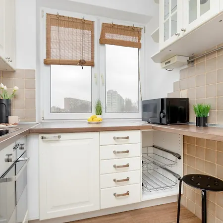Spacious With Three Bedrooms In By Renters Warsaw