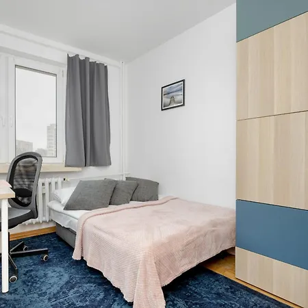 Spacious With Three Bedrooms In By Renters Apartment Warsaw
