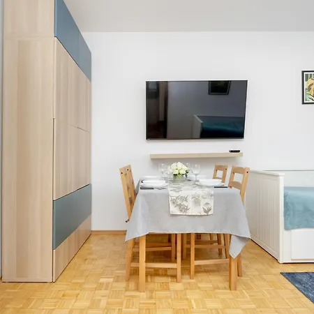 Spacious With Three Bedrooms In By Renters Warszawa