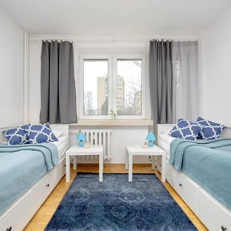 Spacious With Three Bedrooms In By Renters *