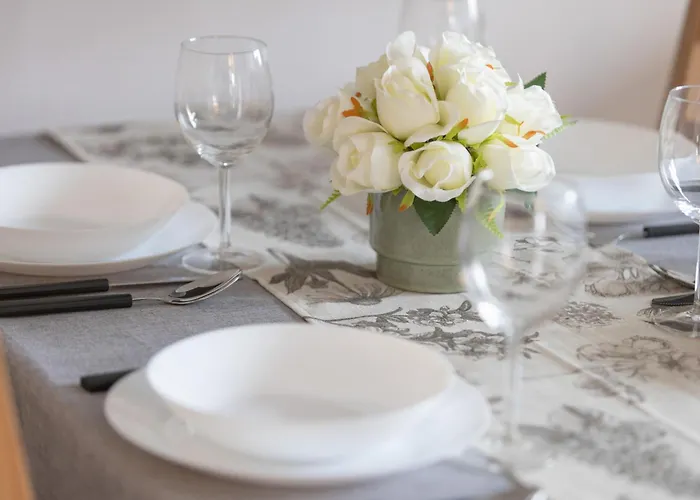 דירה Spacious With Three Bedrooms In By Renters