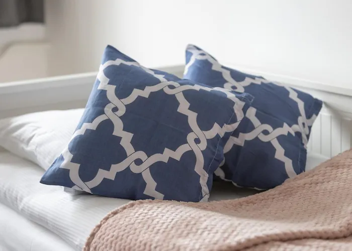 Spacious With Three Bedrooms In By Renters ורשה